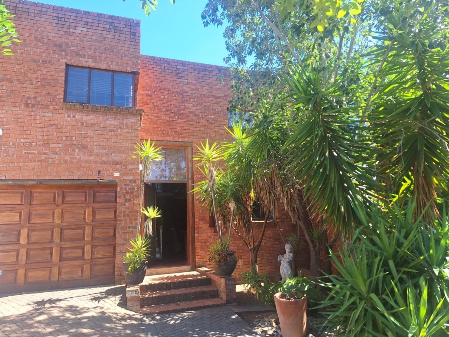 4 Bedroom Property for Sale in Pellissier Free State